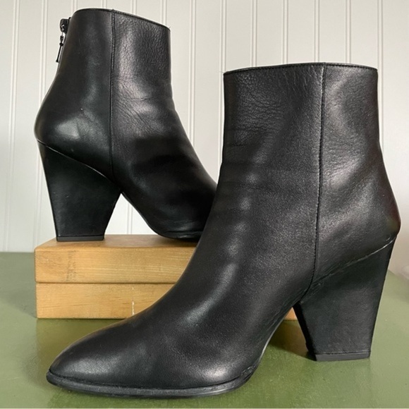 Stuart Weitzman Wedge Heel Ankle Boots in Black Glove Leather *Spain* - Picture 3 of 12